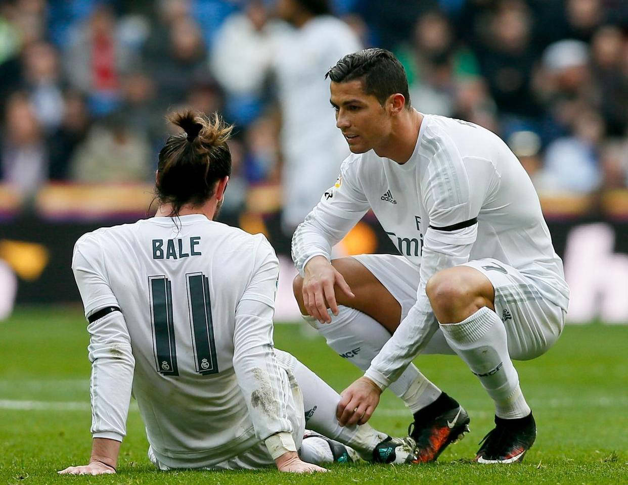 首创亿元转会！贝尔亲口揭秘破C罗纪录真相，曼联出高价却未能摘得天才