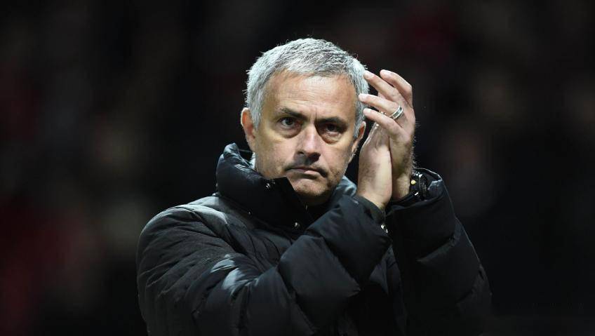 63岁穆里尼奥最近因为踢飞皮球被禁赛了，但他带的本菲卡在葡超还没输过，这老头到底有多特别？